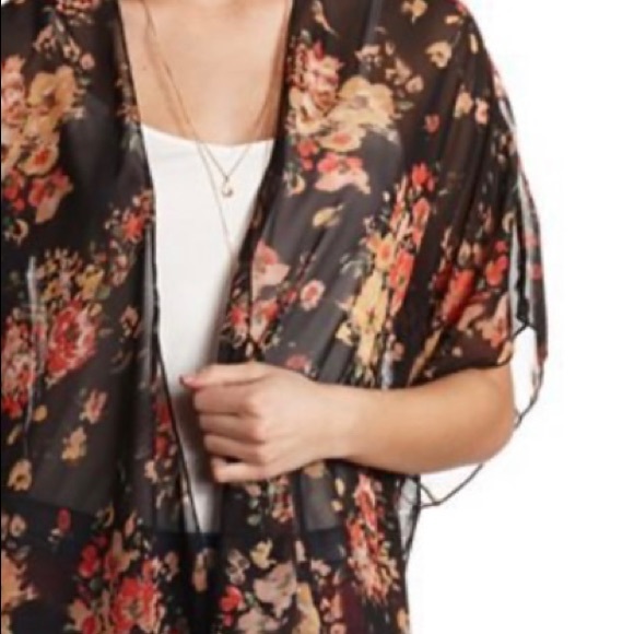 NWOT Beautiful Floral Shawl Kimono - Picture 2 of 5